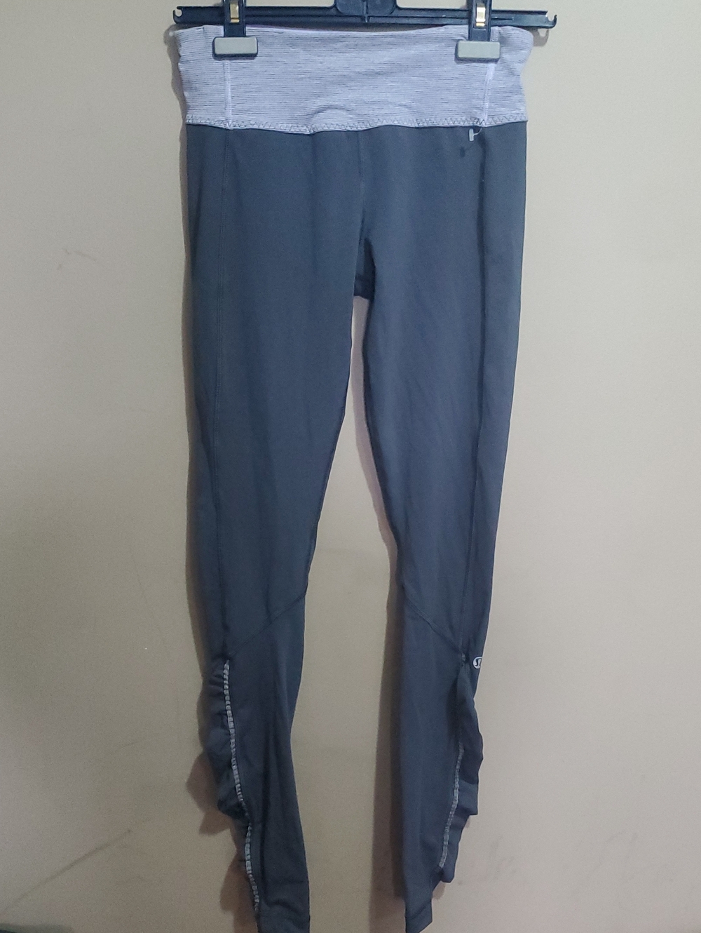 Lululemon Run Your Heart Out Tight In Coal/white Blurred Grey Classic Stripe Sz6